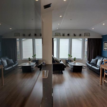 Modern En Chic Chalet Tot 4 Personen Op De Veluwe Recreatiepark De Oude Driest Putten Bagian luar foto
