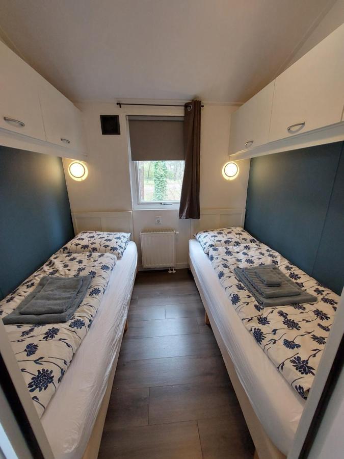 Modern En Chic Chalet Tot 4 Personen Op De Veluwe Recreatiepark De Oude Driest Putten Bagian luar foto