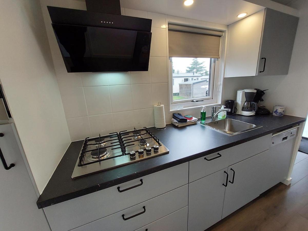 Modern En Chic Chalet Tot 4 Personen Op De Veluwe Recreatiepark De Oude Driest Putten Bagian luar foto