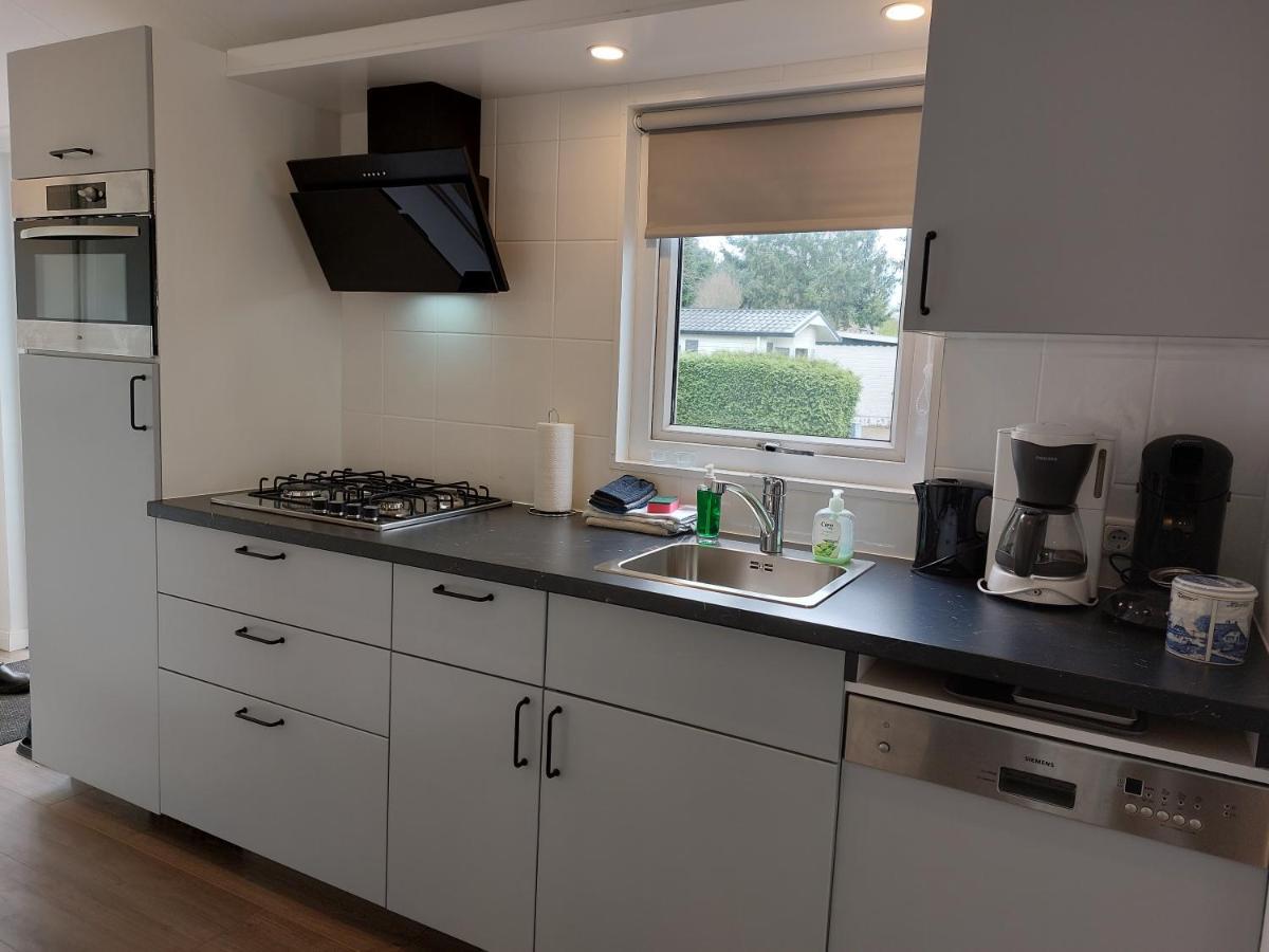 Modern En Chic Chalet Tot 4 Personen Op De Veluwe Recreatiepark De Oude Driest Putten Bagian luar foto