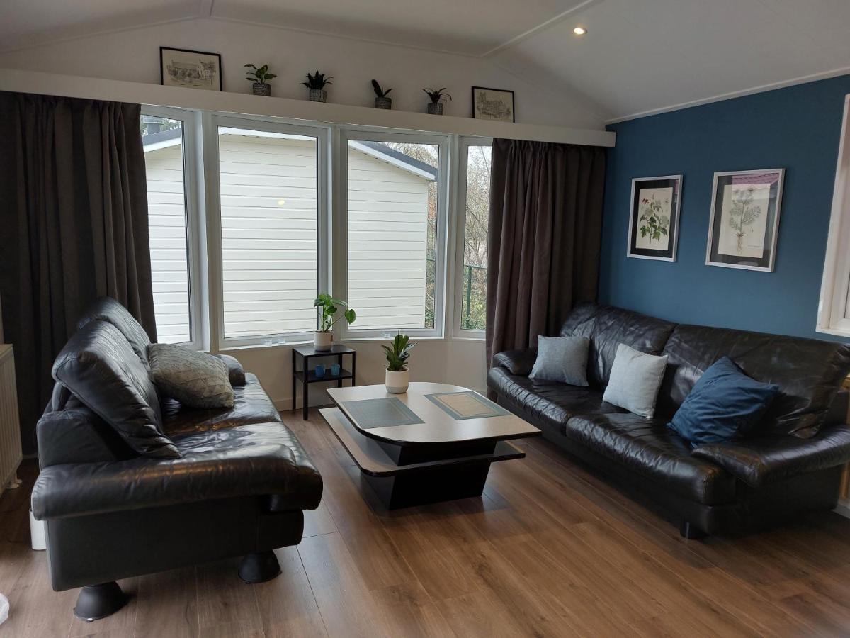 Modern En Chic Chalet Tot 4 Personen Op De Veluwe Recreatiepark De Oude Driest Putten Bagian luar foto