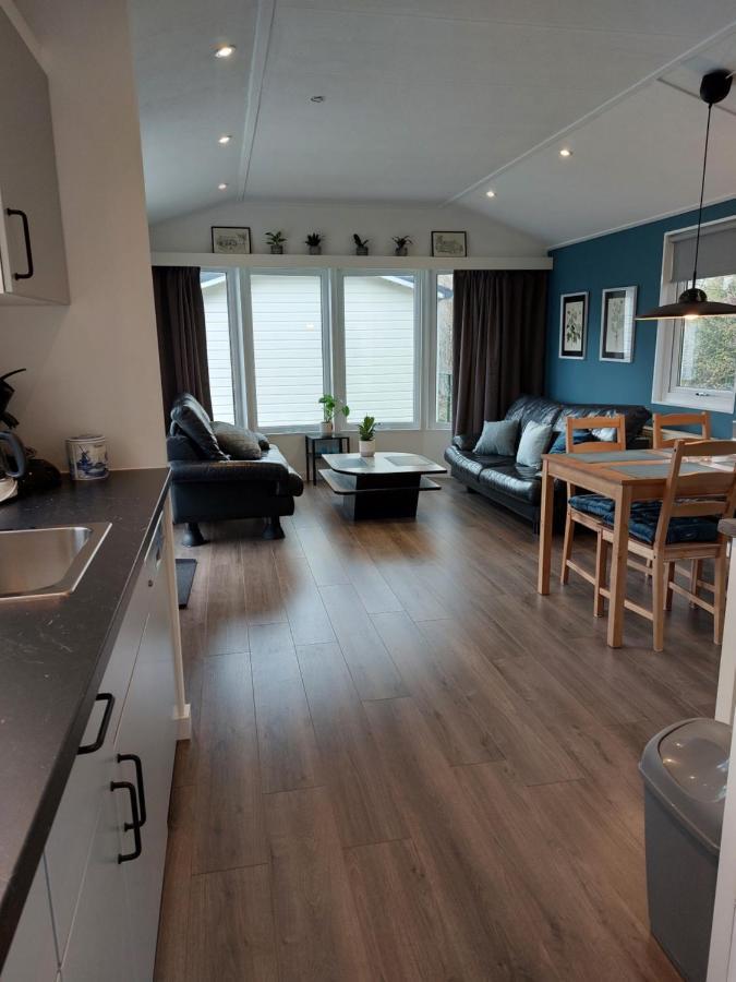 Modern En Chic Chalet Tot 4 Personen Op De Veluwe Recreatiepark De Oude Driest Putten Bagian luar foto