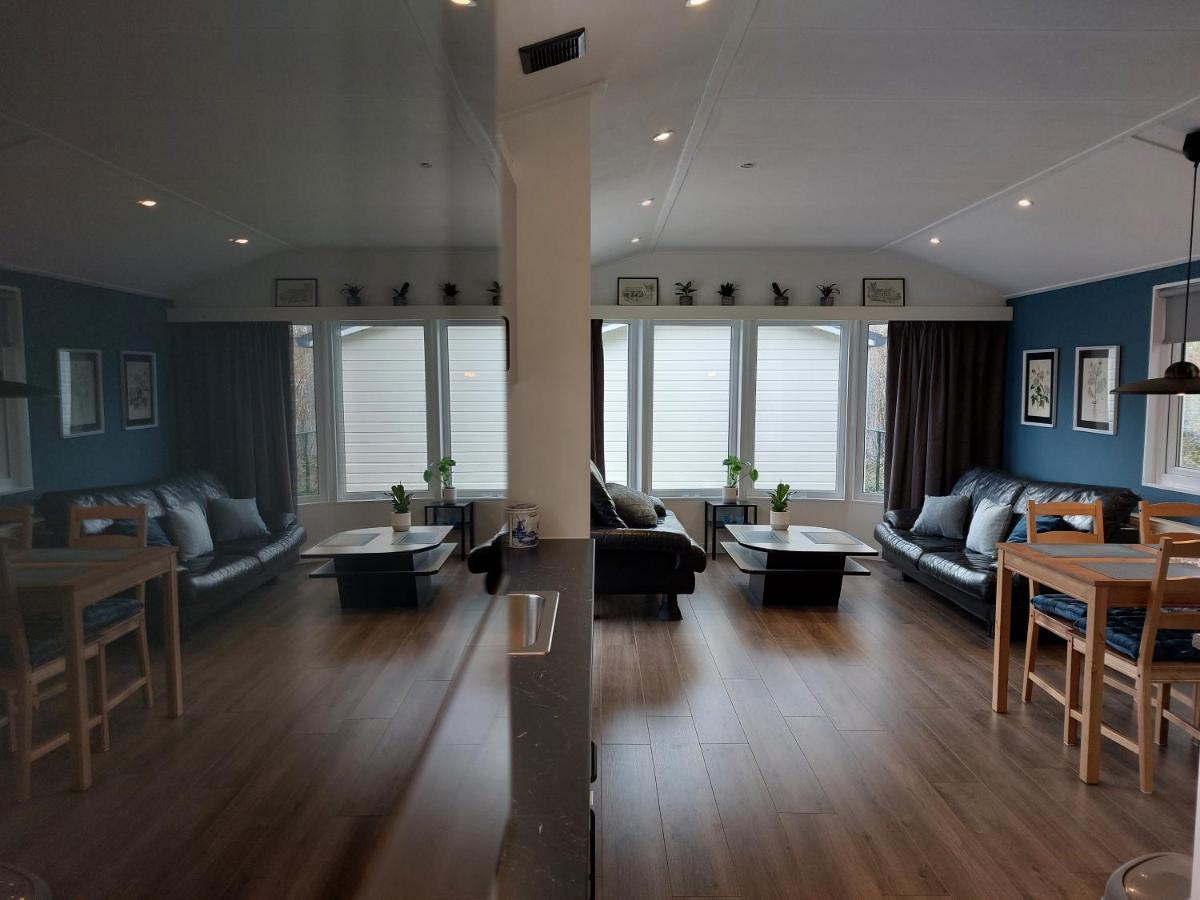 Modern En Chic Chalet Tot 4 Personen Op De Veluwe Recreatiepark De Oude Driest Putten Bagian luar foto