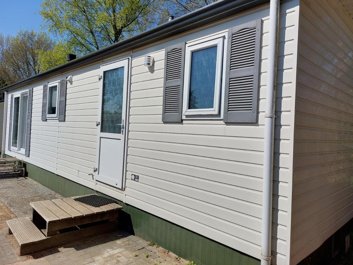 Modern En Chic Chalet Tot 4 Personen Op De Veluwe Recreatiepark De Oude Driest Putten Bagian luar foto