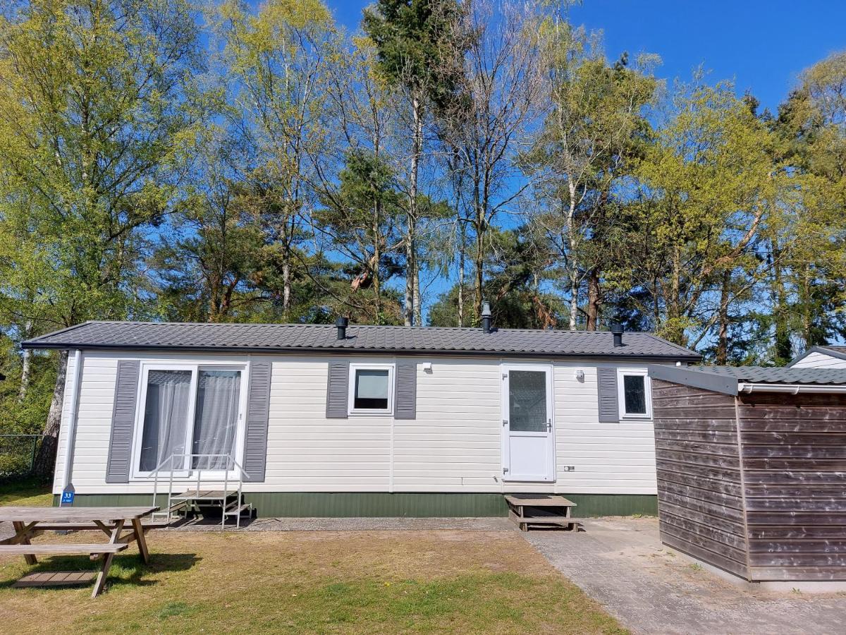 Modern En Chic Chalet Tot 4 Personen Op De Veluwe Recreatiepark De Oude Driest Putten Bagian luar foto