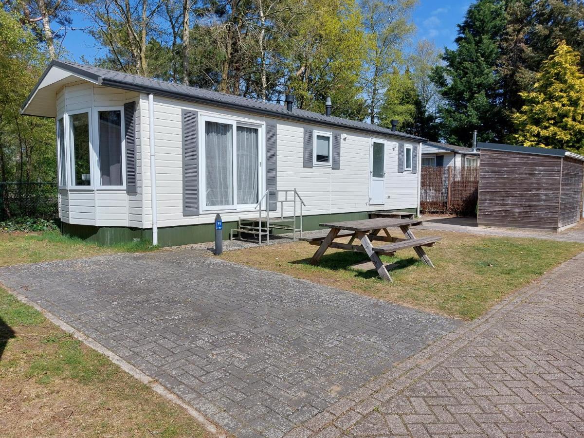 Modern En Chic Chalet Tot 4 Personen Op De Veluwe Recreatiepark De Oude Driest Putten Bagian luar foto